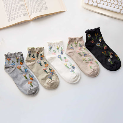 2-Pack Women’s Floral Embroidered Ankle Socks – Soft Cotton