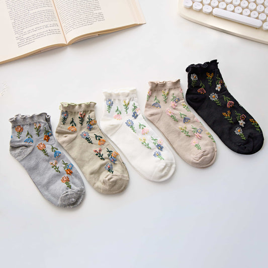 2-Pack Women’s Floral Embroidered Ankle Socks – Soft Cotton
