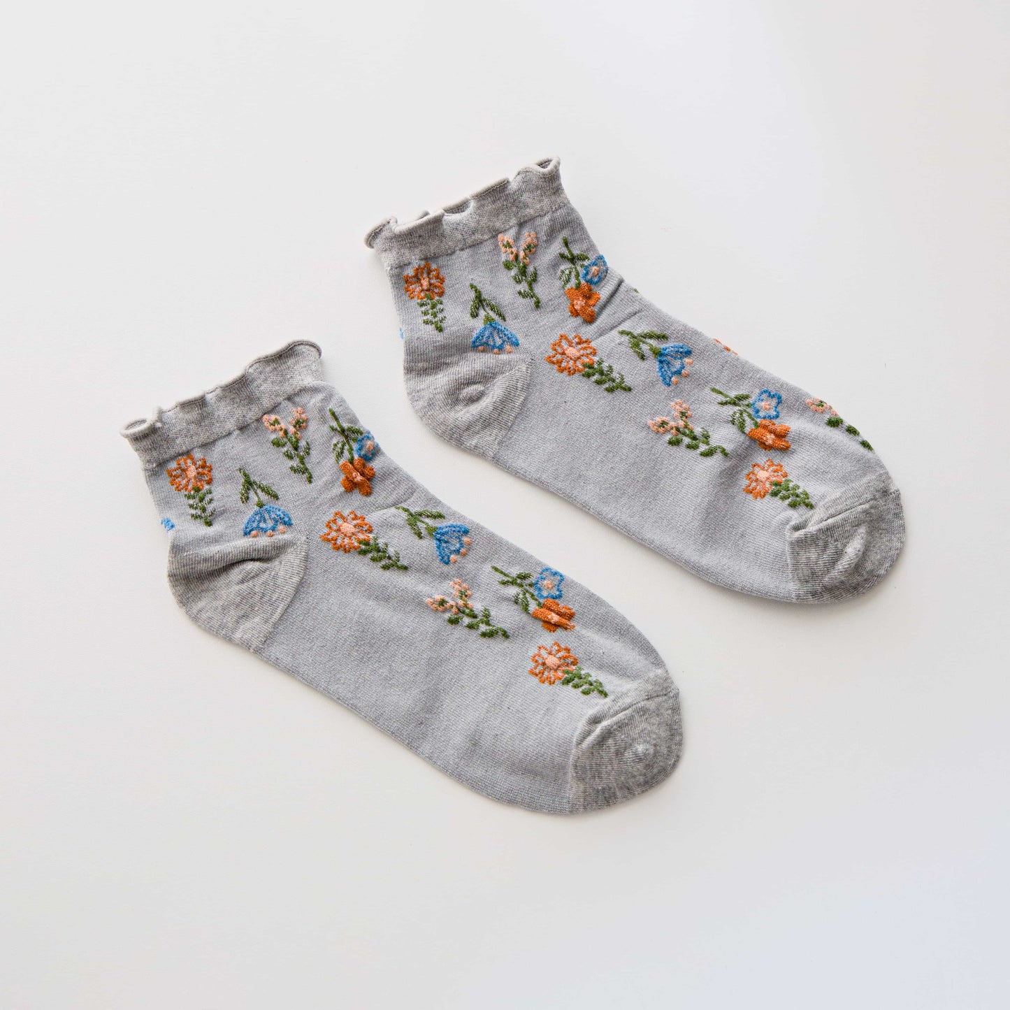 2-Pack Women’s Floral Embroidered Ankle Socks – Soft Cotton