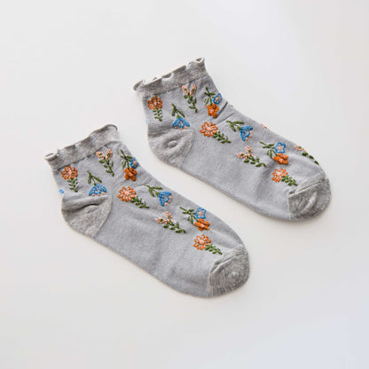 2-Pack Women’s Floral Embroidered Ankle Socks – Soft Cotton