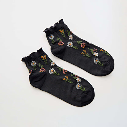 2-Pack Women’s Floral Embroidered Ankle Socks – Soft Cotton