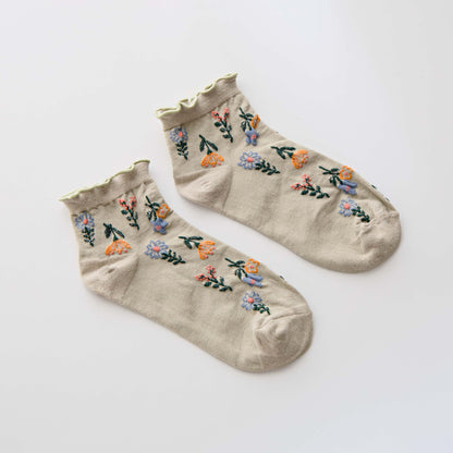 2-Pack Women’s Floral Embroidered Ankle Socks – Soft Cotton