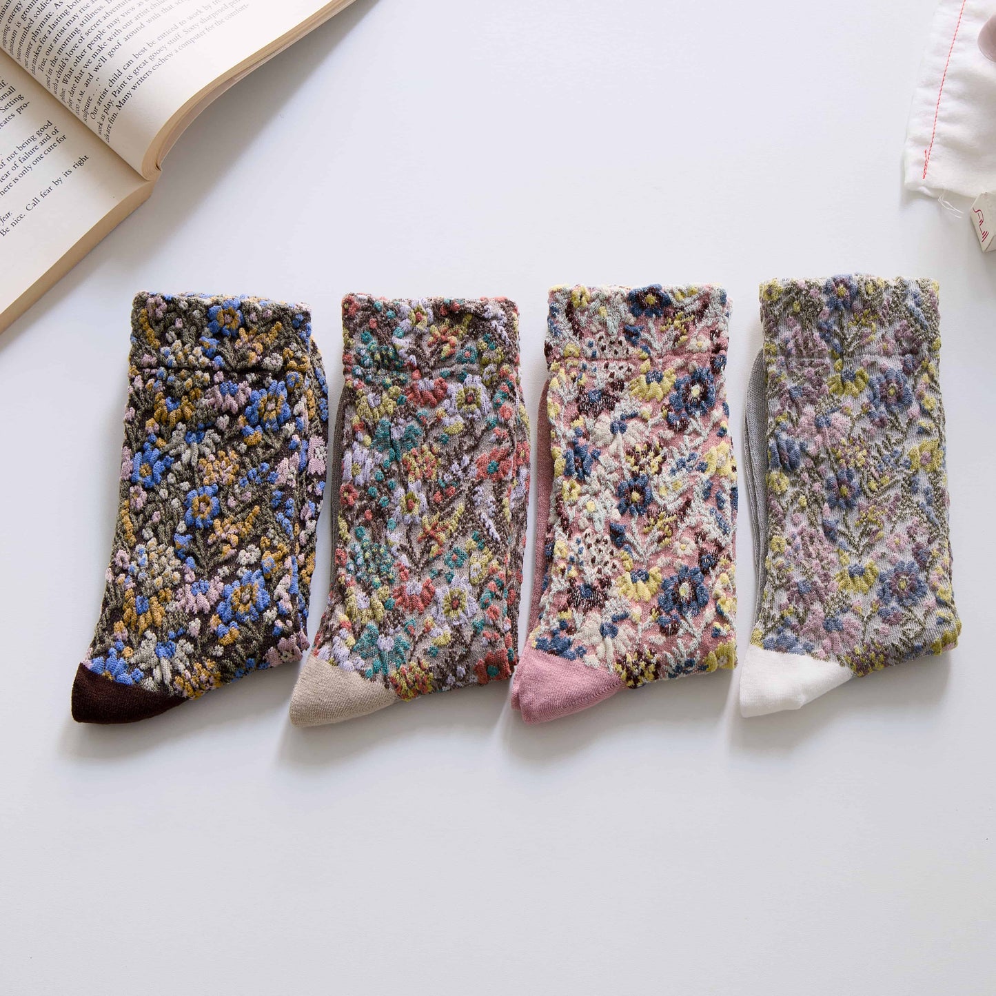 2-Pack Women’s Retro Floral Cotton Crew Socks – Soft Vintage Style