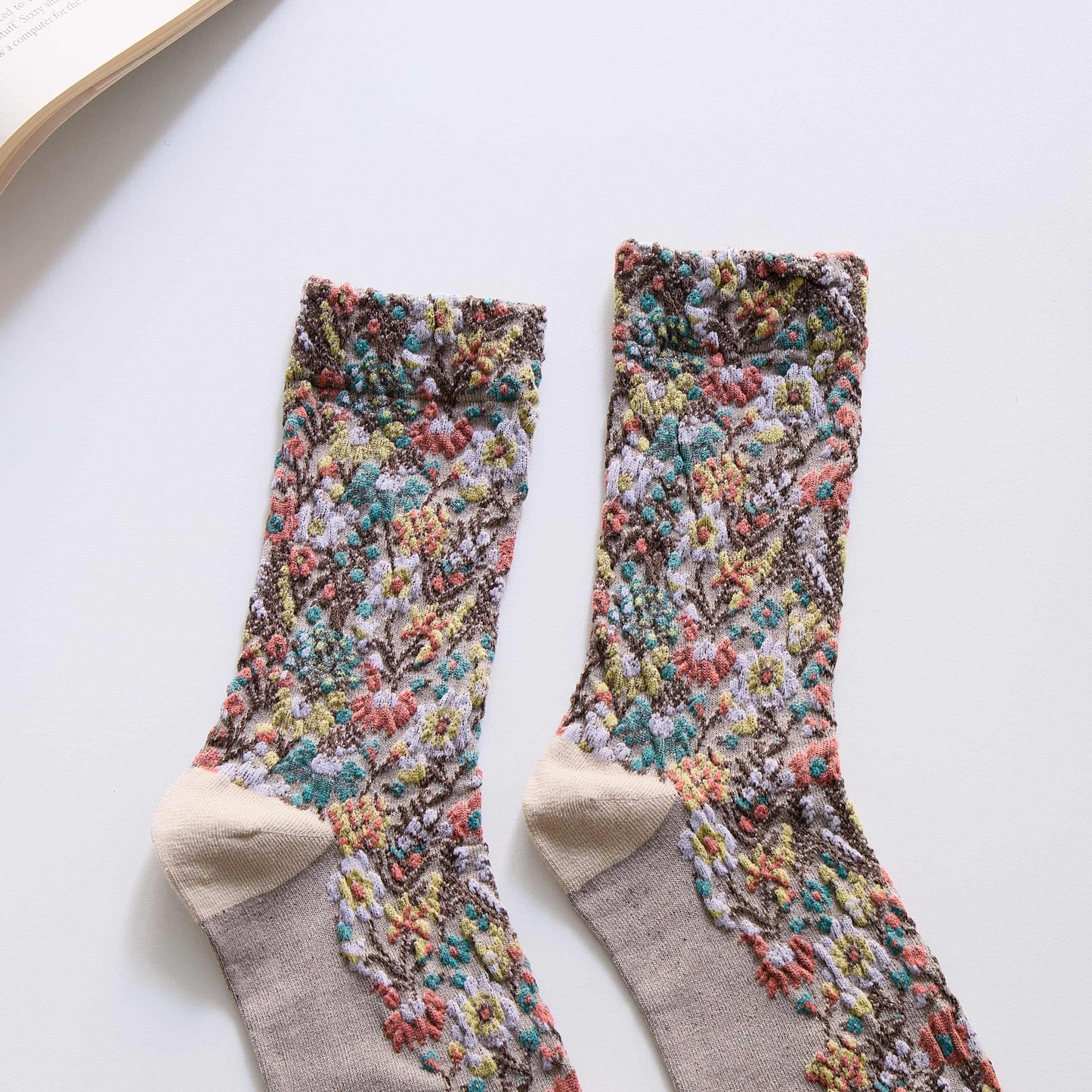 2-Pack Women’s Retro Floral Cotton Crew Socks – Soft Vintage Style