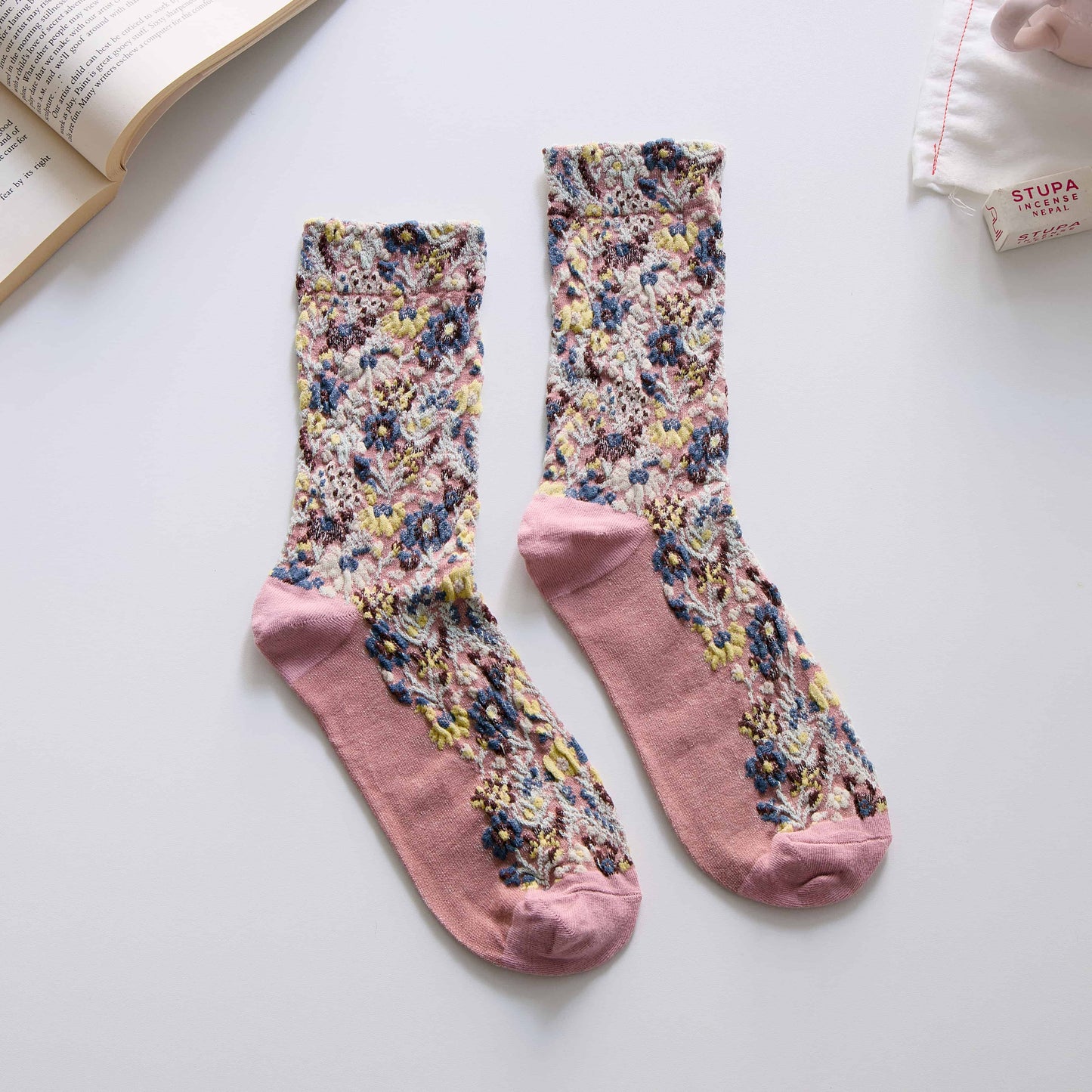 2-Pack Women’s Retro Floral Cotton Crew Socks – Soft Vintage Style