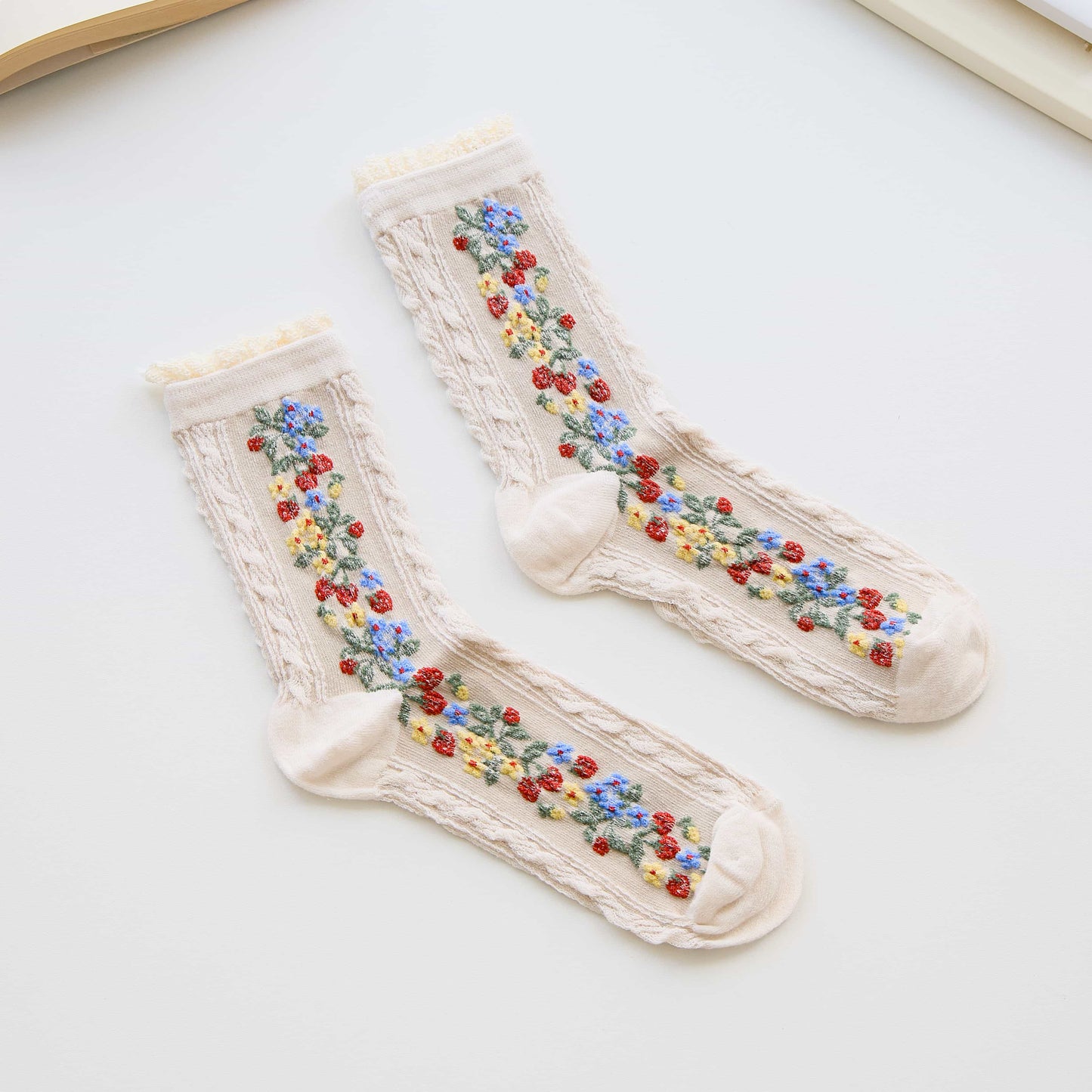 2-Pack Women’s Retro Floral Lace Trim Socks – Cotton Blend