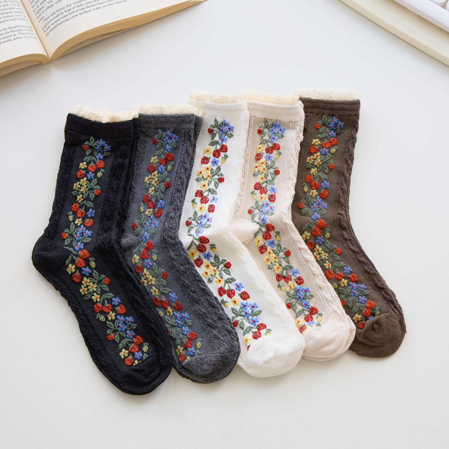 2-Pack Women’s Retro Floral Lace Trim Socks – Cotton Blend