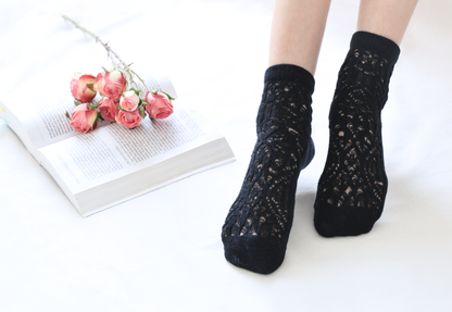 2-Pack Women's Retro Lace Cotton Socks – Short Crew Style