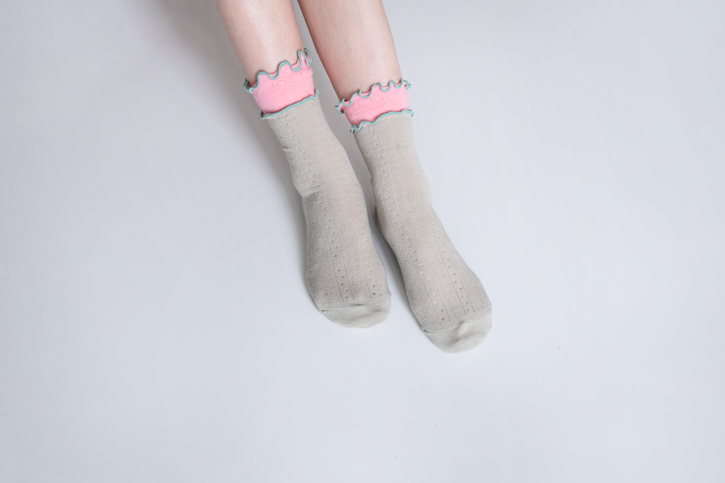 2-Pack Women's Ruffle Trim Cotton Socks - Lightweight & Colorblock