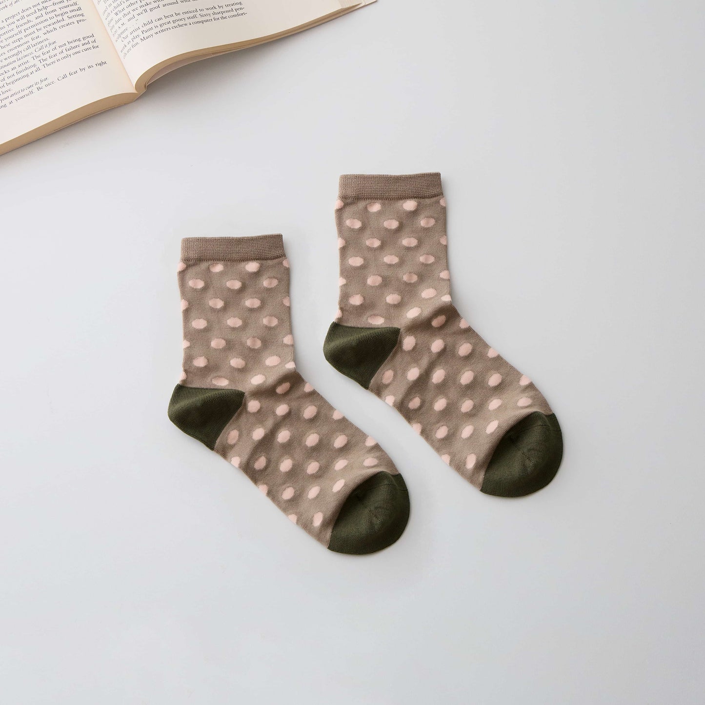 2-Pack Women’s Silk Blend Polka Dot Crew Socks – Soft & Breathable
