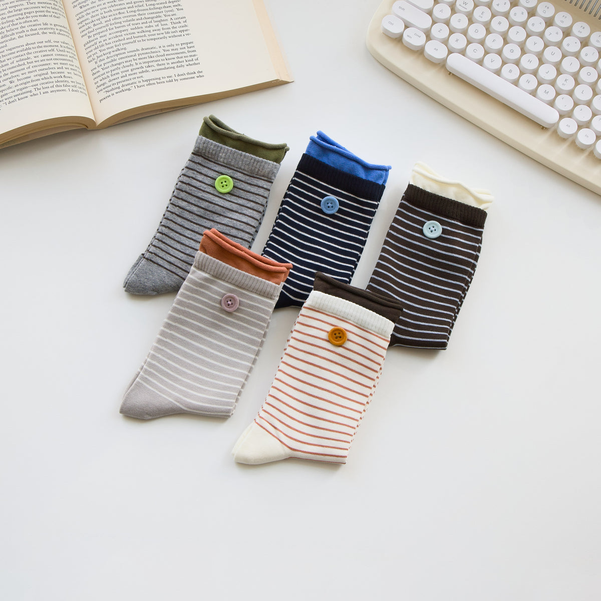 2-Pack Women’s Striped Cotton Crew Socks – Velvet Button Detail