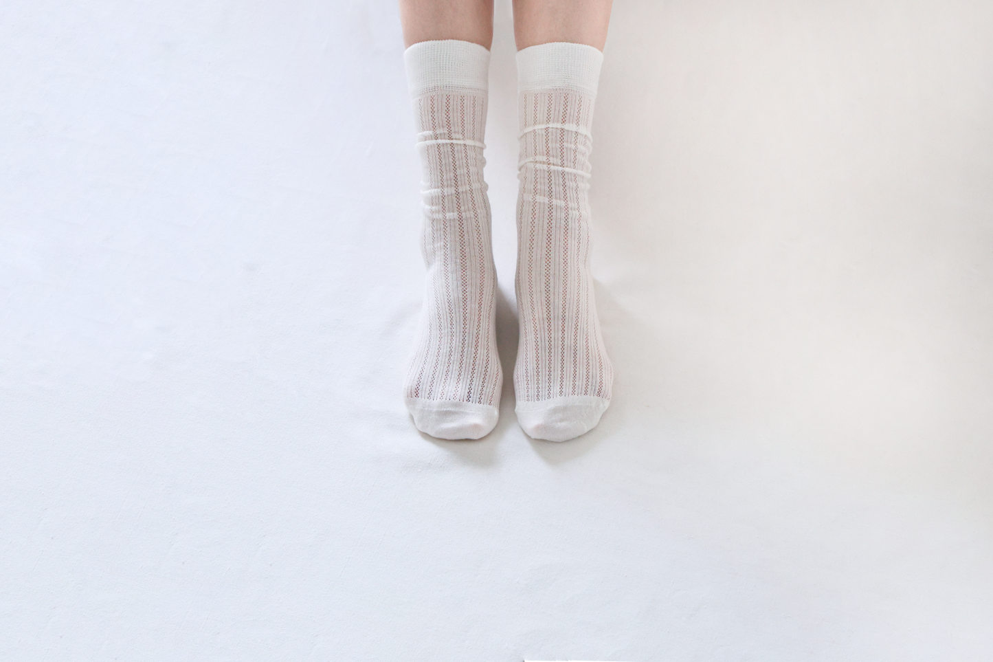 2-Pack Women's Thin Wool Crew Socks – Solid Color & Breathable