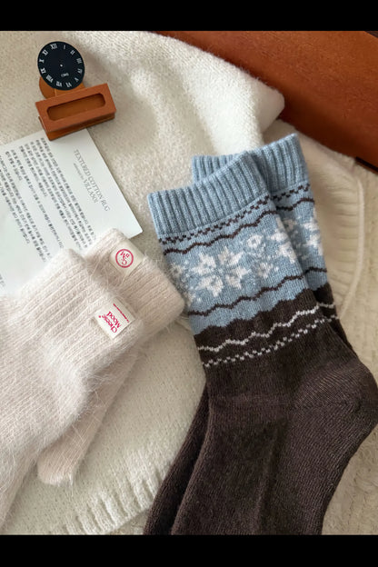 2-Pack Women's Wool Socks - Warm Snowflake Design for Winter