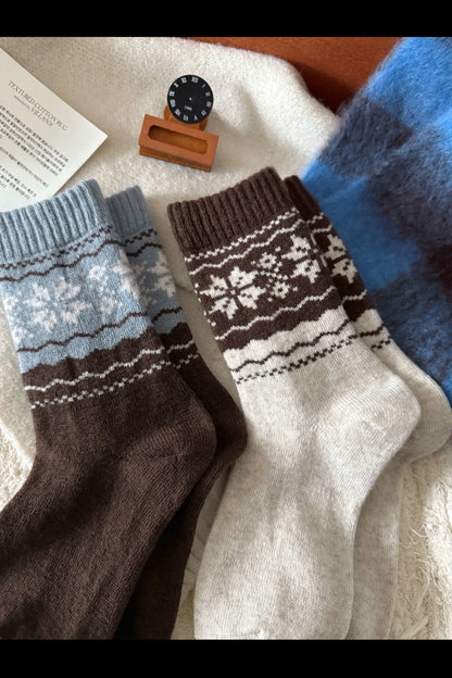 2-Pack Women's Wool Socks - Warm Snowflake Design for Winter