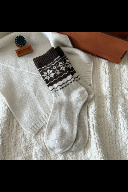 2-Pack Women's Wool Socks - Warm Snowflake Design for Winter